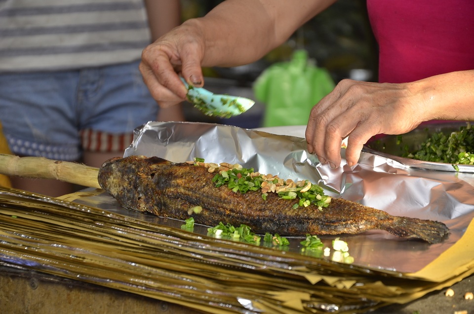 Cá lóc nướng "cháy" hàng trong ngày Thần Tài - 11