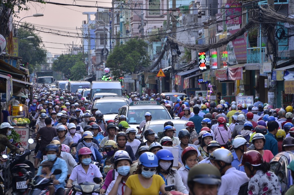 Kẹt xe trầm trọng khu vực cầu Nhị Thiên Đường - 1 Kẹt xe trầm trọng khu vực cầu Nhị Thiên Đường - 1
