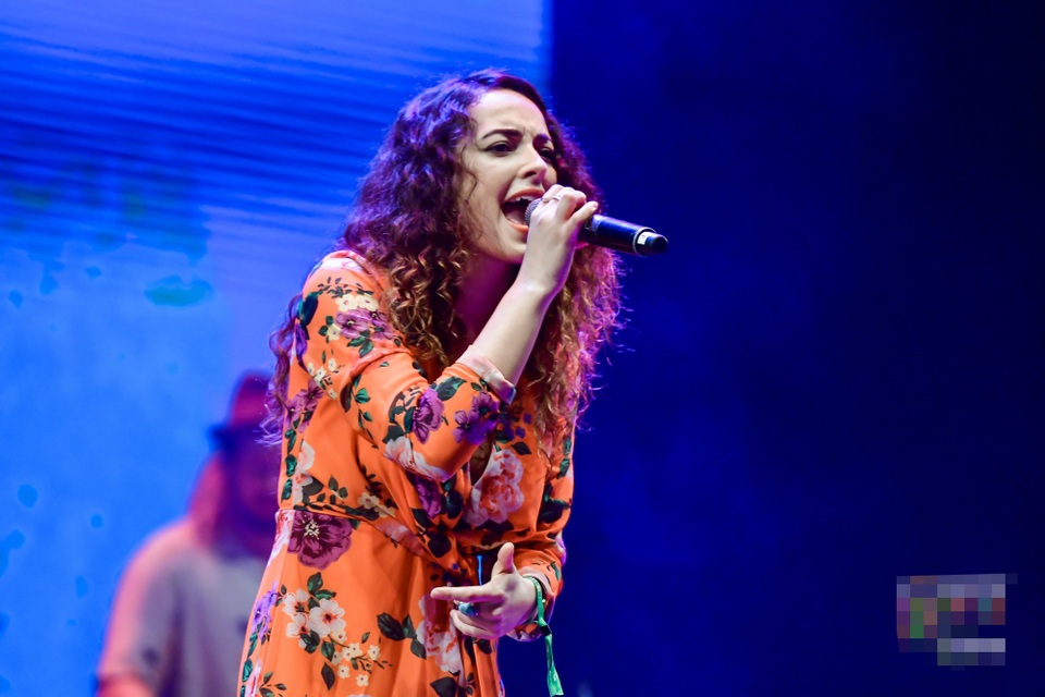 BUD đến từ Anh Quốc mở màn đêm nhạc.