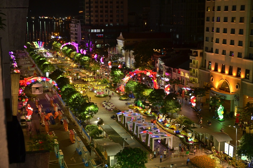 Đường hoa Nguyễn Huệ đẹp lung linh trước ngày khai mạc - 2 Đường hoa Nguyễn Huệ đẹp lung linh trước ngày khai mạc - 2
