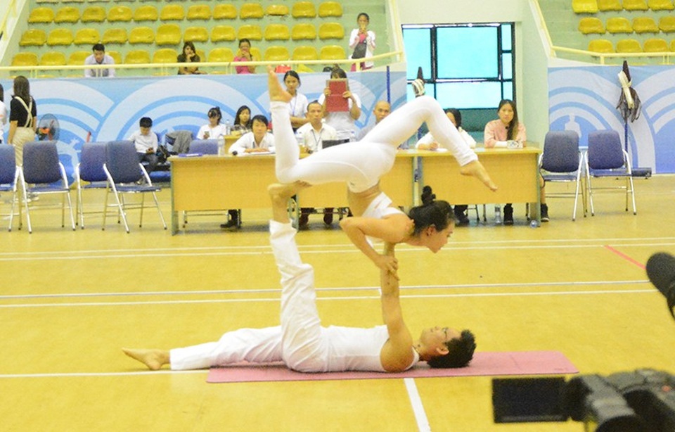 Cặp đôi Yoga nổi tiếng đất Hải Phòng vô địch giải Yoga toàn quốc - 2 Màn trình diễn Yoga của vợ chồng Kim Ba - Ngọc Anh trong Giải Yoga toàn quốc lần thứ Nhất 2017