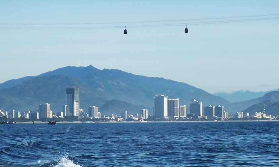 
Dù mới chỉ là ý tưởng được nêu ra trong một cuộc họp nhưng đề xuất lấn vịnh Nha Trang đã vấp phải nhiều ý kiến phản đối. (Ảnh: Viết Hảo)
