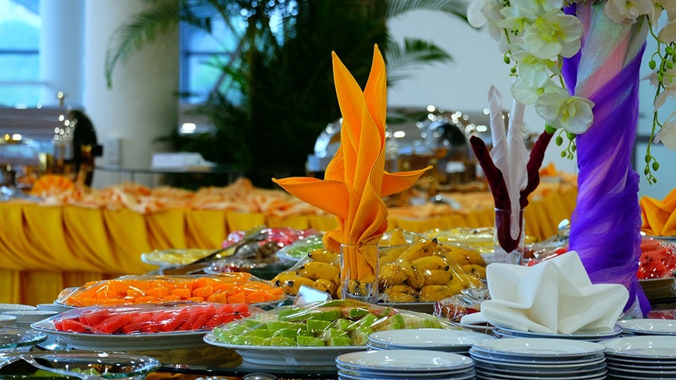 Cận cảnh nhà ăn phục vụ 3.000 phóng viên ở Trung tâm Báo chí APEC - 7
Các món tráng miệng sau bữa chính được bày biện khá tỷ mỷ.