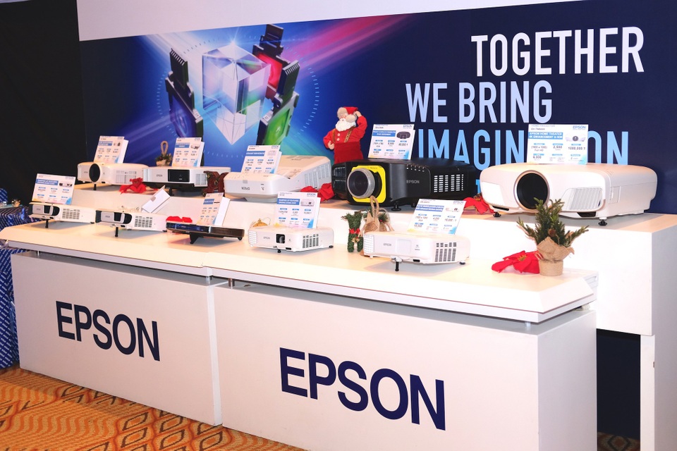 Epson tung loạt máy in phun mực hệ thống và máy chiếu tại Việt Nam - 2 Máy chiếu Epson mới