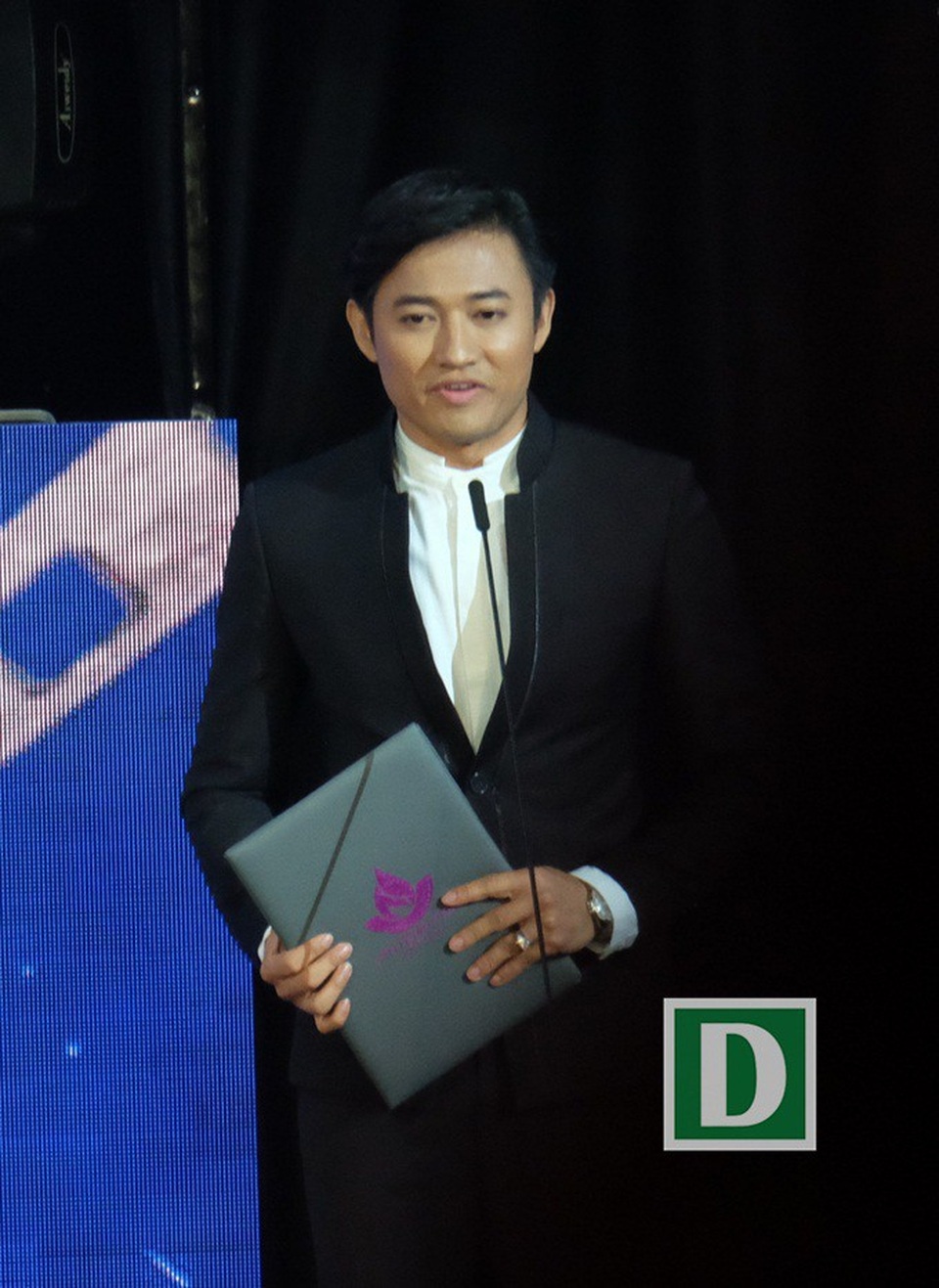 Người đầu tiên Quý Bình nhắc đến ngay sau khi nhận Bông Sen Vàng là diễn viên Minh Hằng