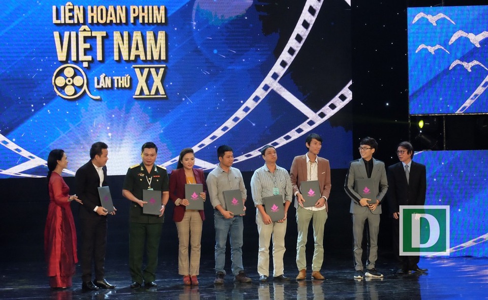 “Em chưa 18” đoạt giải thưởng Bông Sen Vàng - 13 Các nghệ sĩ nhận giải thưởng của Ban Giám khảo