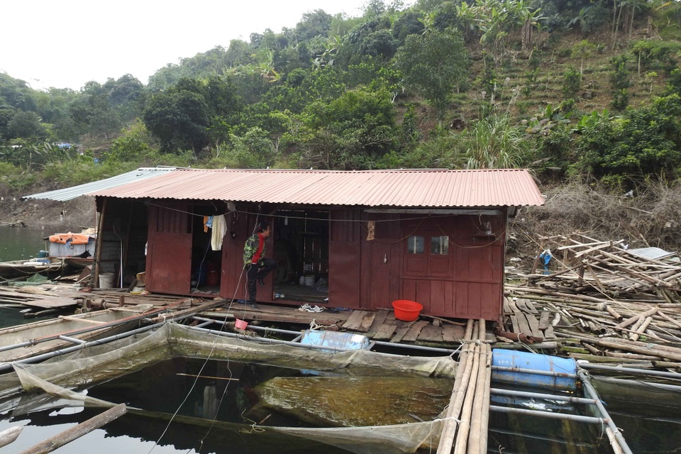 Cuộc sống "khổ hơn chị Dậu" của 2 vợ chồng cùng mắc bệnh ung thư - 1 Cuộc sống "khổ hơn chị Dậu" của 2 vợ chồng cùng mắc bệnh ung thư - 1