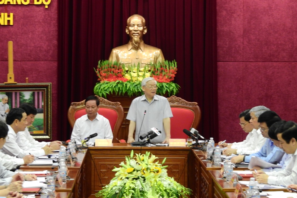 Tổng Bí thư: Hòa Bình đang phát triển khá toàn diện - 1
Tổng Bí thư Nguyễn Phú Trọng làm việc với tỉnh Hòa Bình.