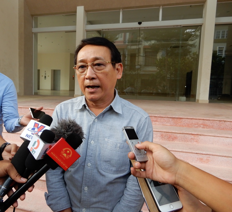 Ông Huỳnh Tấn Vinh: “Dù thế nào tôi vẫn bảo vệ báu vật Sơn Trà” - 1 Ông Huỳnh Tấn Vinh trả lời báo chí sau buổi làm việc với Tổng cục du lịch về quy hoạch Sơn Trà vào chiều 11/5