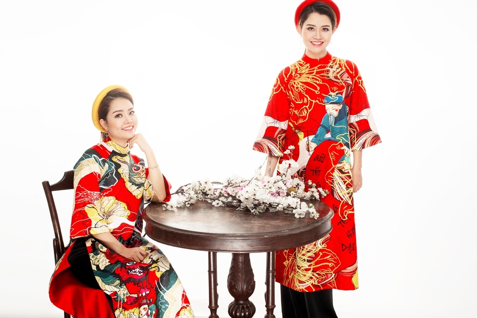 Cặp song sinh Bảo Anh – Bảo Trân xinh đẹp đón Tết - 1 Bảo Anh – Bảo Trân được biết đến là chị em sinh đôi xinh đẹp, đam mê và gắn bó cùng nhiều hoạt động âm nhạc. Với ngoại hình dễ thương, sáng sân khấu, cùng giọng hát ấn tượng, cả hai trở thành một sức hút đặc biệt của làng giải trí.