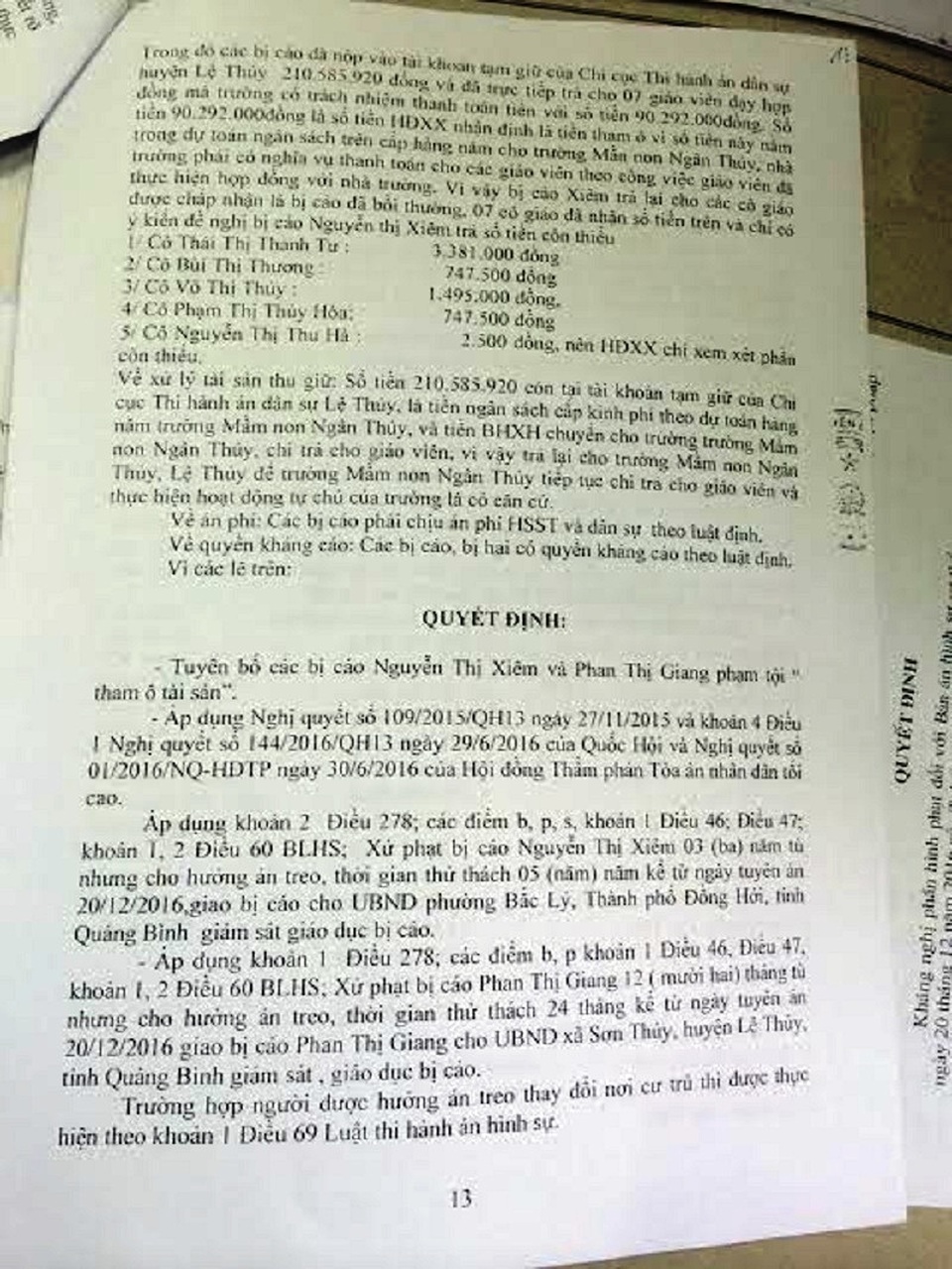 Bà Nguyễn Thị Xiêm và bà Phan Thị Giang bị buộc tội Tham ô tài sản với tổng số tiền trên 300 triệu đồng