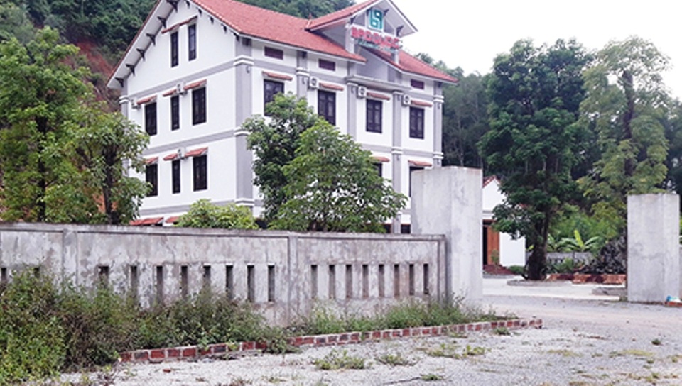 Xã mượn dân hơn nửa tỷ đồng, 8 năm chưa chịu trả! - 3 UBND xã Phúc Trạch buông lỏng quản lý khi để cho 1 trường hợp chiếm đất xây dựng nhà ở, quán kinh doanh dịch vụ trái phép trên đất nông nghiệp với tổng diện tích hơn 3,410 m2 (Ảnh: T.H)
