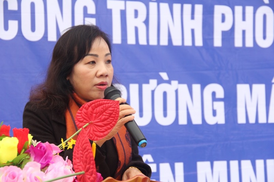 Khánh thành công trình phòng học Dân trí thứ 10 tại điểm trường bản Sy - 9 Bà Trần Thị Hương, Phó Giám đốc Sở GD&ĐT Quảng Bình bày tỏ niềm xúc động khi được đón nhận tình cảm từ Báo Dân trí và Tập đoàn Đỉnh Vàng đã dành tặng cho ngành giáo dục tỉnh nhà