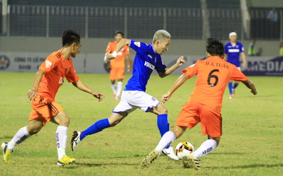 SHB Đà Nẵng buộc Than Quảng Ninh “phơi áo” ở Hòa Xuân - 2
SHB Đà Nẵng (cam) là đội chơi tinh quái và hiệu quả hơn