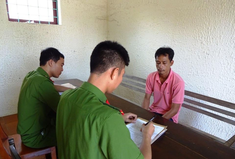 Khởi tố vụ mẹ mang bầu và con gái tử nạn dưới bánh xe đầu kéo - 1 Đối tượng Võ Văn Lực tại cơ quan công an