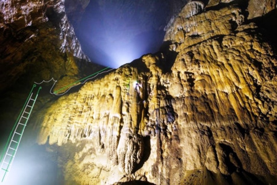 Quảng Bình thử nghiệm tour khám phá Sơn Đoòng bằng lộ trình mới - 1
Tour thử nghiệm “Chinh phục Sơn Đoòng, hang động lớn nhất thế giới theo lộ trình mới” sẽ hạn chế thấp nhất tác động đến thạch nhũ cũng như xâm hại tài nguyên thuộc hệ động thực vật trong hang (Ảnh: Oxalis cung cấp)