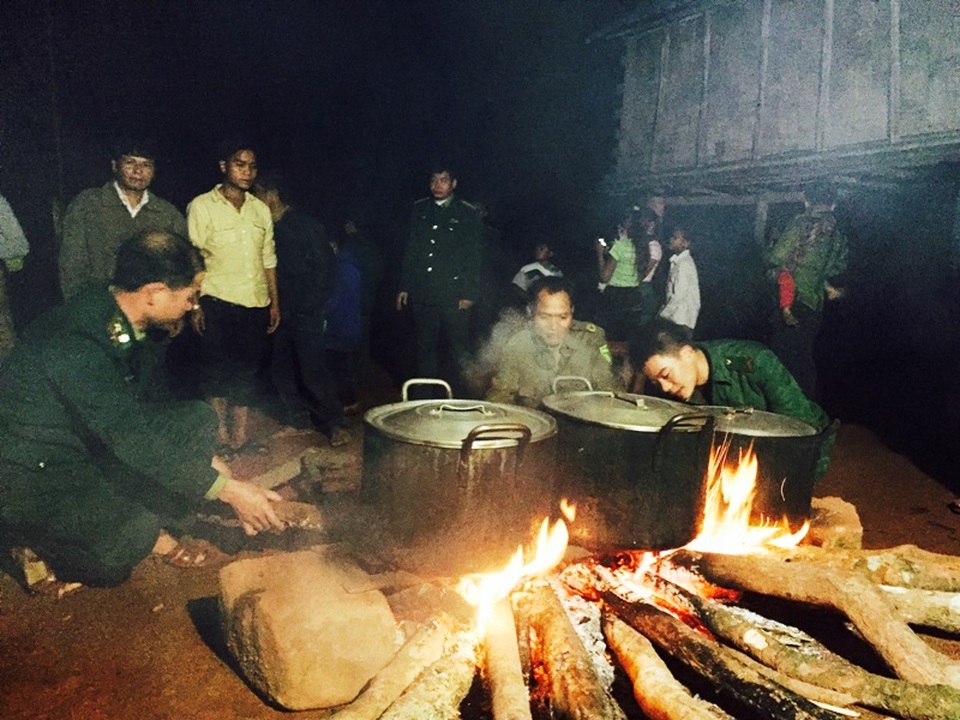 ... và nấu cùng bà con