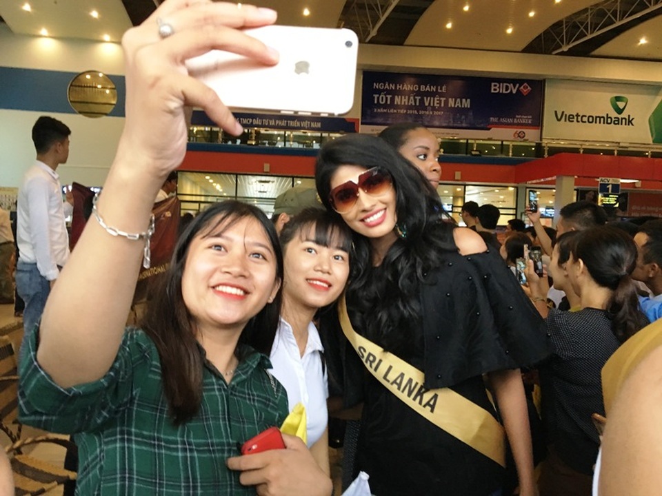 Người hâm mộ vây kín dàn hoa hậu Miss Grand International 2017 - 9