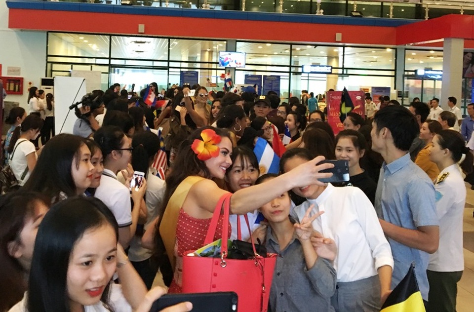 Người hâm mộ vây kín dàn hoa hậu Miss Grand International 2017 - 10
