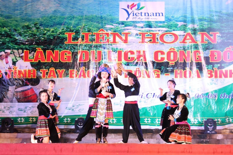 Khai mạc Liên hoan làng du lịch cộng đồng các tỉnh Tây Bắc mở rộng 2017 - 1 Khai mạc Liên hoan làng du lịch cộng đồng các tỉnh Tây Bắc mở rộng 2017 - 1