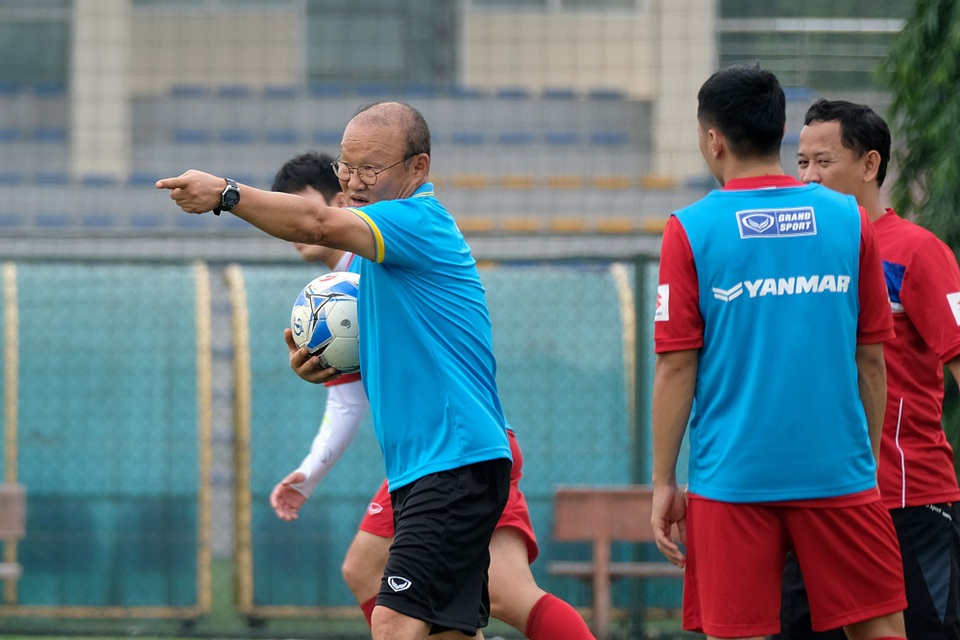 
HLV Park Hang Seo quan tâm đặc biệt đến Công Phượng - Ảnh: Gia Hưng
