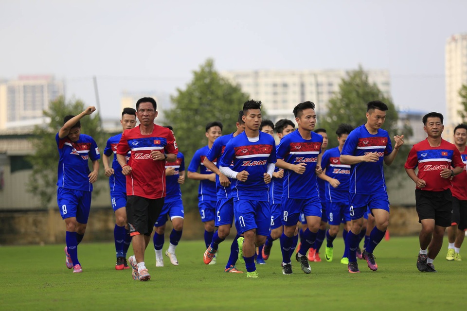 Xuân Trường bình phục chấn thương và tập luyện cùng đội tuyển Việt Nam - 2
ĐTVN tỏ ra hưng phấn ngay buổi tập đầu tiên