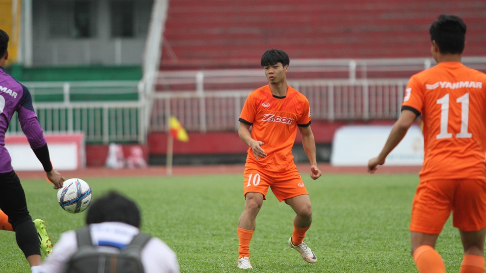 U22 Việt Nam đã có bộ khung trước trận đấu với Malaysia? - 2 Trong khi đó, Công Phượng vẫn bị bỏ ngỏ khả năng ra sân ngay từ đầu (ảnh: Trọng Vũ)