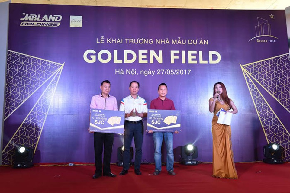 Golden Field mở bán đợt tiếp theo sau khi giới thiệu căn hộ mẫu - 1 Với vị trí đắc địa và các chính sách bán hàng hấp dẫn cùng uy tín của chủ đầu tư, Golden Field đang thu hút người mua nhà