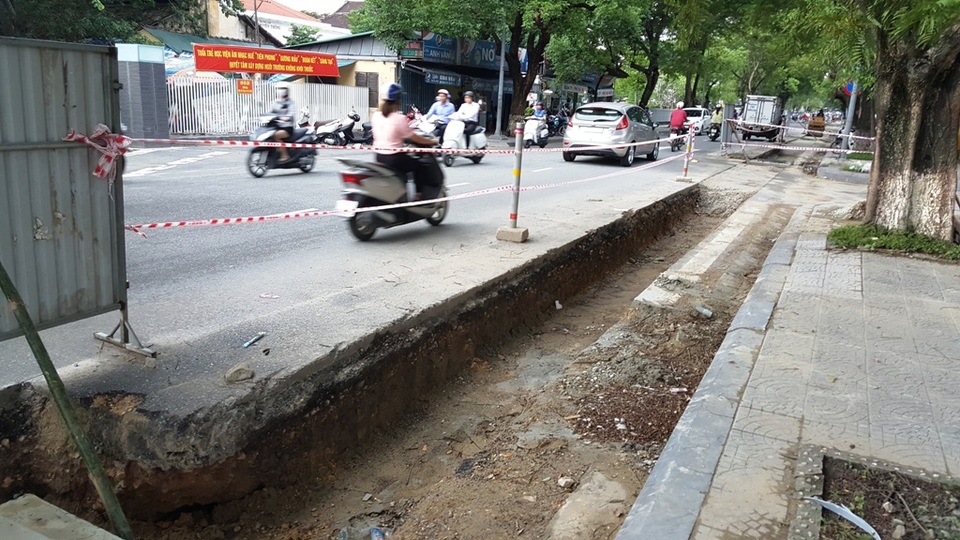 Dự án ì ạch, dân khốn khổ kêu trời - 2
Nhiều con đường tại trung tâm TP Huế vẫn còn ngổn ngang