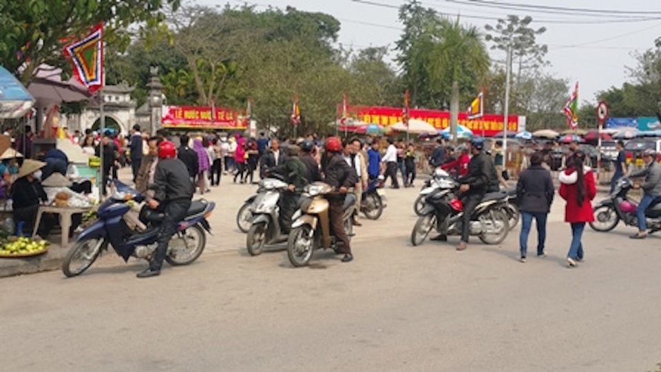 Lễ hội đền Trần: Sẽ phát ấn từ 5 giờ sáng ngày 15 tháng Giêng - 4 Lực lượng xe ôm chèo kéo khách ở Lễ hội Đền Trần năm 2016
