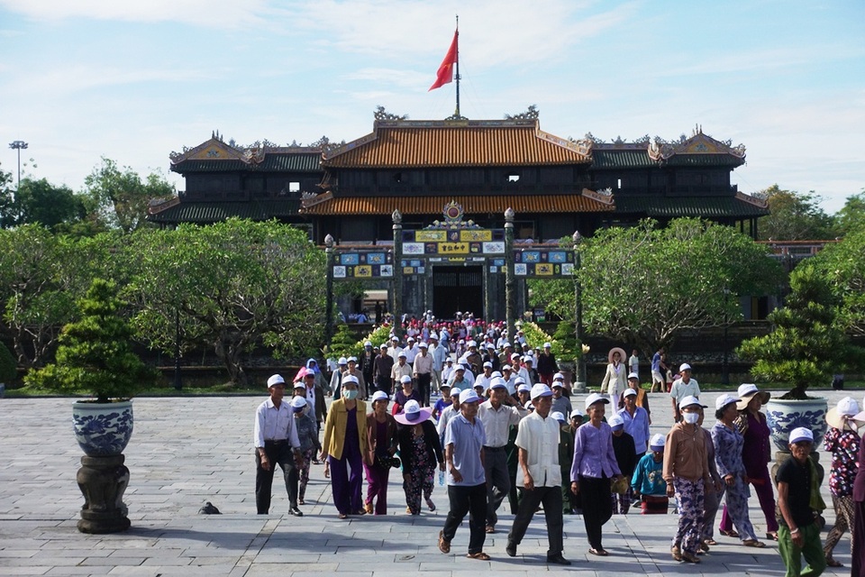 2 vạn du khách đổ vào di tích Huế tham quan dịp 2/9 - 2 Một lượng lớn du khách vào Hoàng Cung Huế tham quan Lễ Quốc khánh năm nay (ảnh: Bảo Minh)