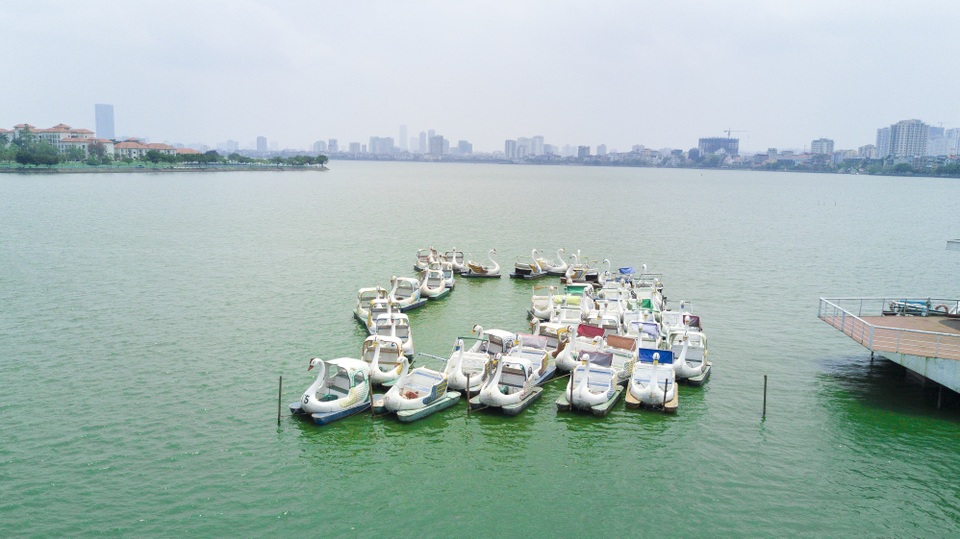 Tận mắt những du thuyền bạc tỷ hoang tàn ven hồ Tây - 6 Tận mắt những du thuyền bạc tỷ hoang tàn ven hồ Tây - 6