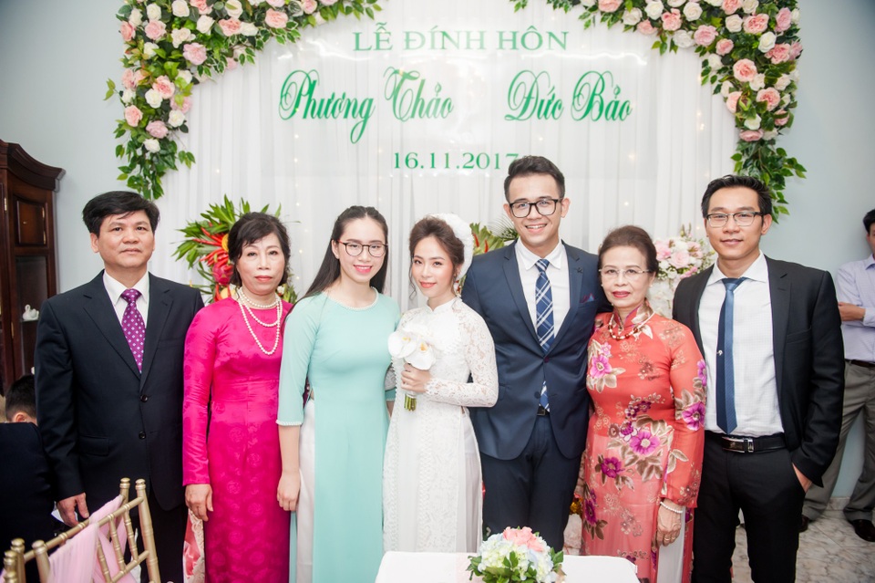 MC Đức Bảo “Cà phê sáng” bí mật tổ chức lễ ăn hỏi với đồng nghiệp - 13 Cặp đôi và gia đình hai bên.