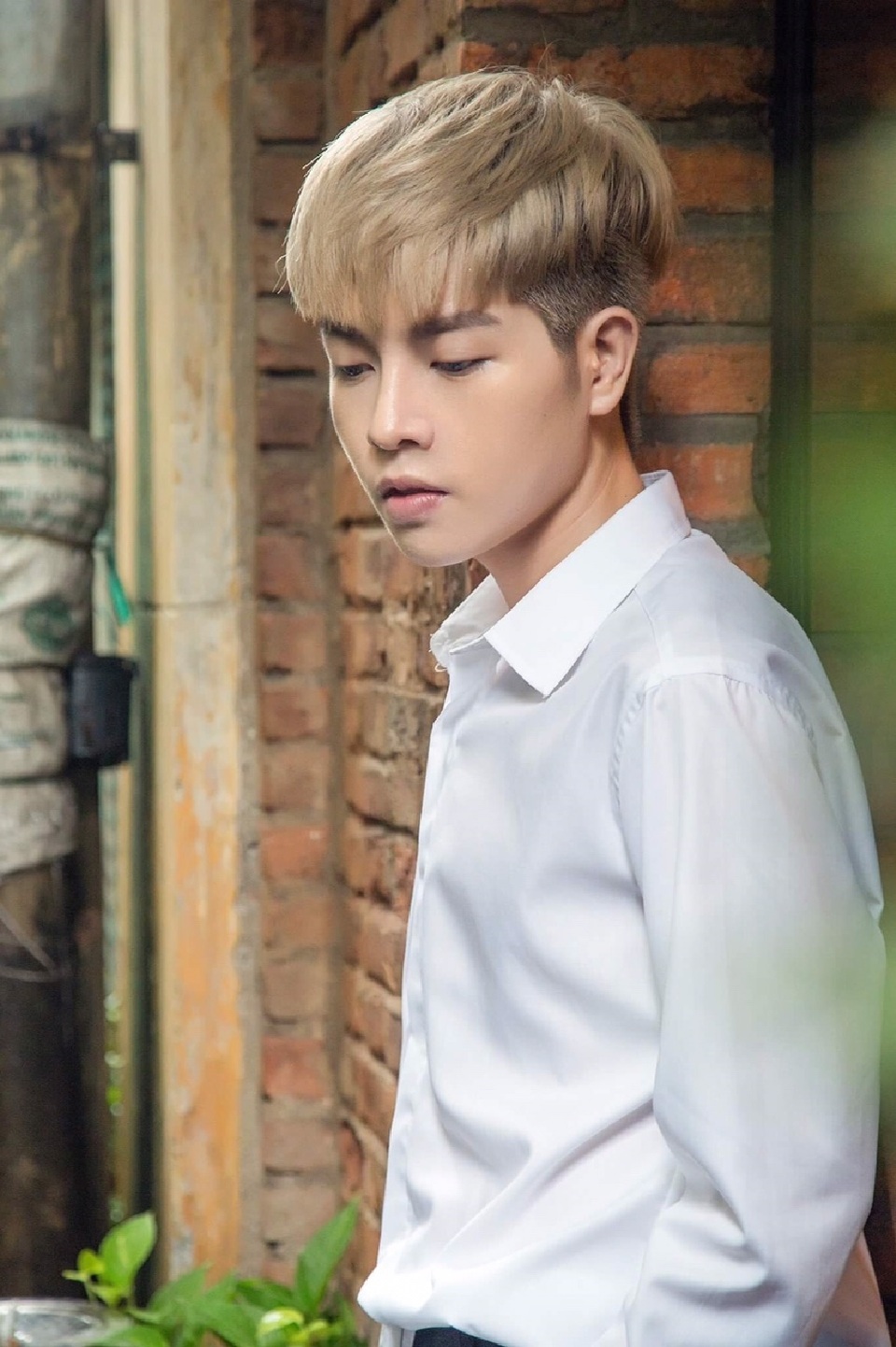 Nam ca sĩ gốc Hà thành được truyền thông ưu ái gọi bằng những danh xưng “nam thần Vbiz”, “hotboy của showbiz Việt”...