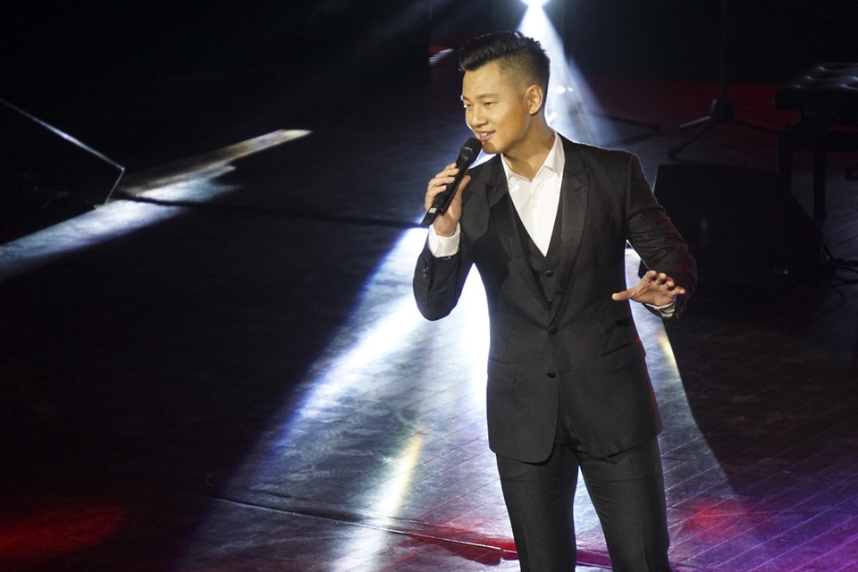 Thanh Lam hát mềm mại, biểu diễn sexy khi hát nhạc Phú Quang - 10 Thanh Lam hát mềm mại, biểu diễn sexy khi hát nhạc Phú Quang - 10