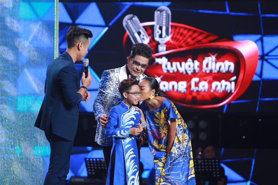 “Cậu bé Thị Mầu” Đức Vĩnh tái xuất khiến Thanh Bạch “điên đảo” - 3 Thanh Bạch, Đoan Trang bất ngờ trước tài năng của cậu bé.
