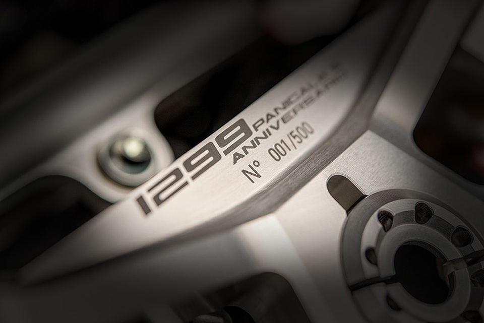 Ducati 1299 Panigale S Anniversario - Dấu ấn 90 năm - 11 Ducati 1299 Panigale S Anniversario - Dấu ấn 90 năm - 11