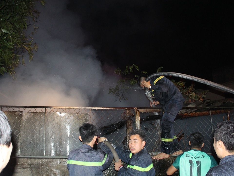 Nấu lại bánh chưng Tết, cụ ông suýt thiêu rụi nhà mình - 2 Nấu lại bánh chưng Tết, cụ ông suýt thiêu rụi nhà mình - 2