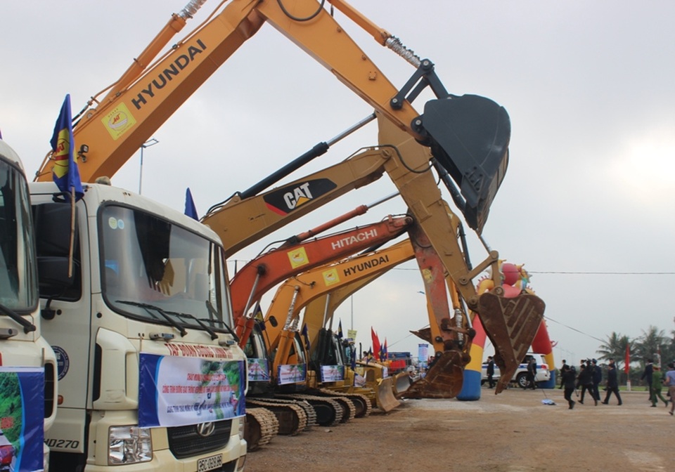 Giai đoạn 1 của Dự án đường giao thông nối thị xã Sầm Sơn với Khu kinh tế Nghi Sơn có chiều dài tuyến là 16,946 km và tuyến nhánh 3,116 km.