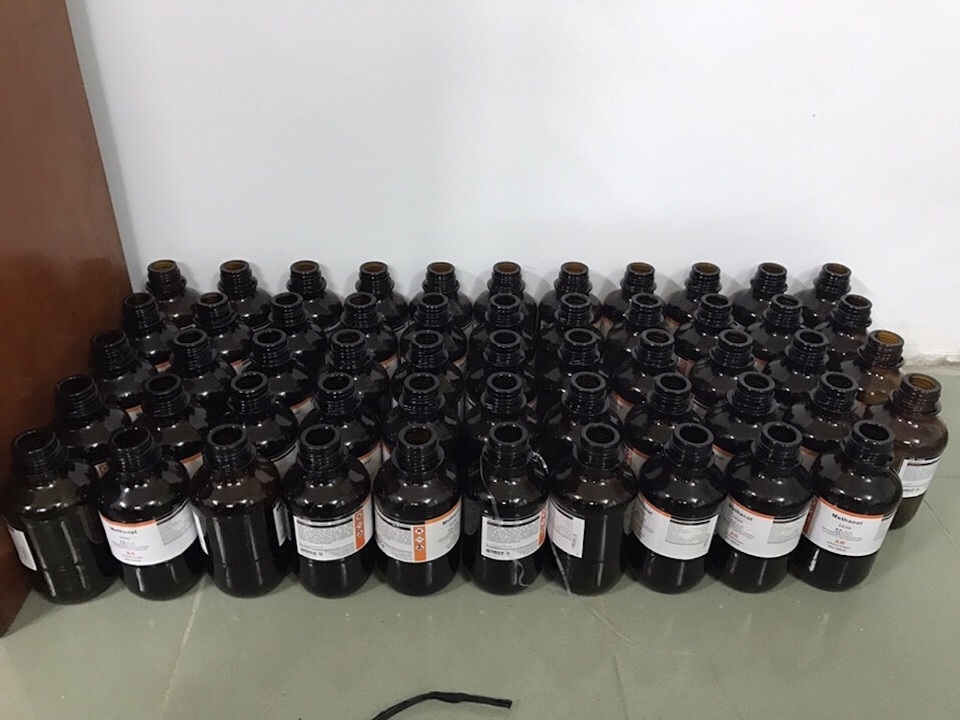 “Ông trùm” xưởng sản xuất ma tuý lớn nhất nước điều hành đường dây như thế nào? (Kỳ 2) - 9 Những chai lọ sau khi đã được lấy hết dung dịch để chế ma tuý, các đối tượng sẽ mang đi vứt bỏ