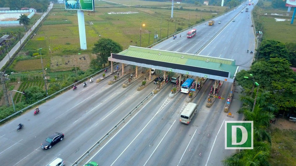 Tránh trạm BOT Bắc Thăng Long - Nội Bài, xe tải "cày nát" tỉnh lộ - 12
Trạm BOT Bắc Thăng Long - Nội Bài được cho là nguyên nhân khiến nhiều xe tải đi vào tỉnh lộ 35 để né phí.