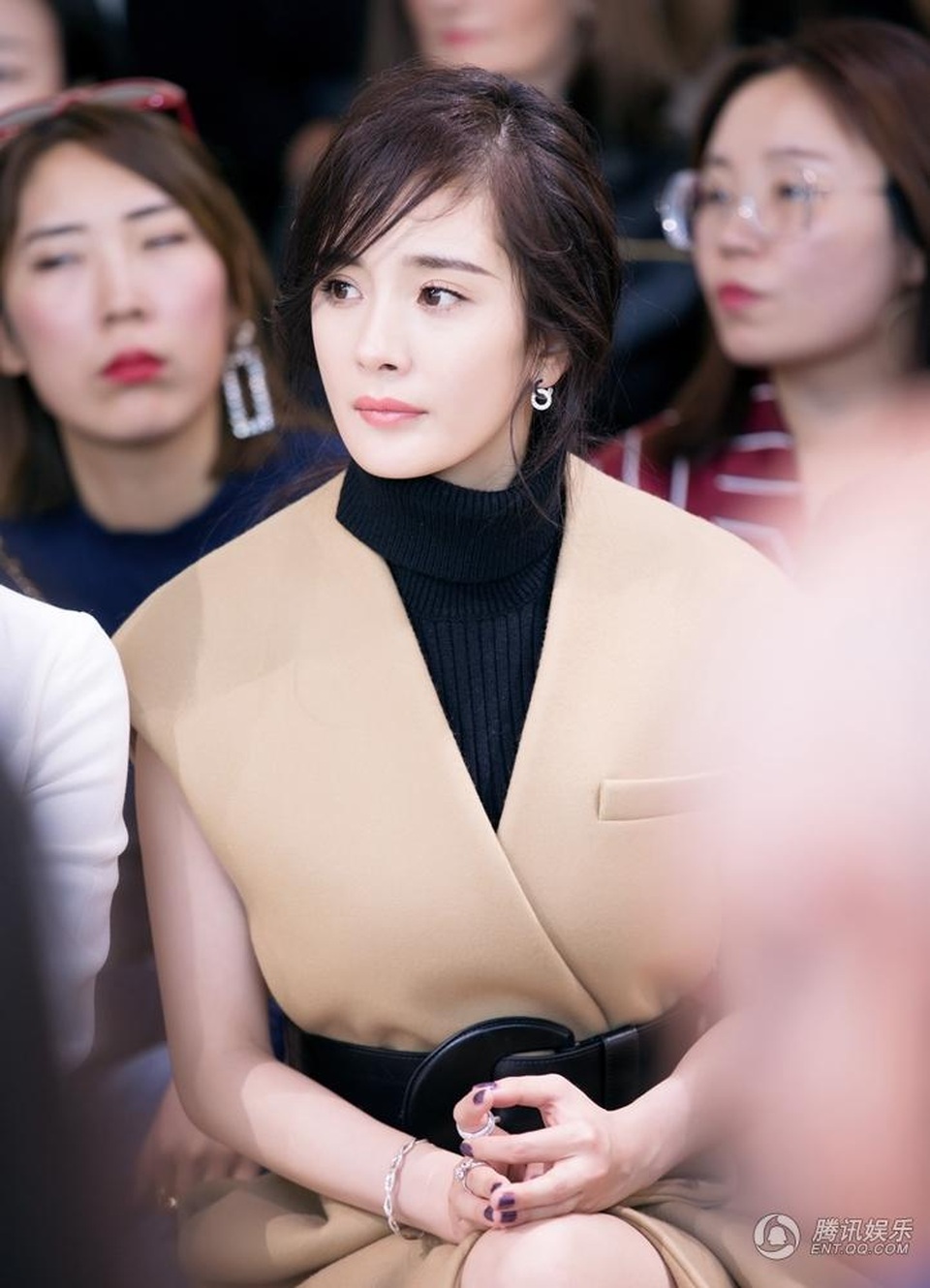 Dương Mịch đẹp rạng ngời bên "người tình màn ảnh" Triệu Hựu Đình - 4
Dương Mịch là gương mặt đại diện cho nhãn hiệu thời trang danh tiếng này tại châu Á. Đây là vinh dự lớn với một ngôi sao trẻ như Dương Mịch.