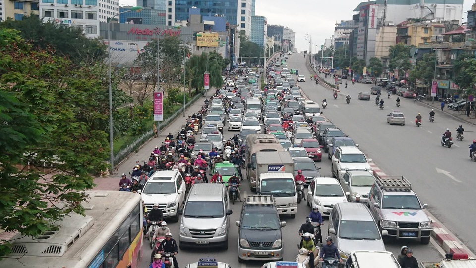 Hà Nội: Đường Nguyễn Chí Thanh bất ngờ ùn tắc kéo dài - 1 Hà Nội: Đường Nguyễn Chí Thanh bất ngờ ùn tắc kéo dài - 1