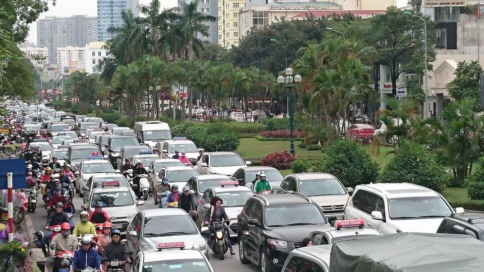 Hà Nội: Đường Nguyễn Chí Thanh bất ngờ ùn tắc kéo dài - 7 Hà Nội: Đường Nguyễn Chí Thanh bất ngờ ùn tắc kéo dài - 7