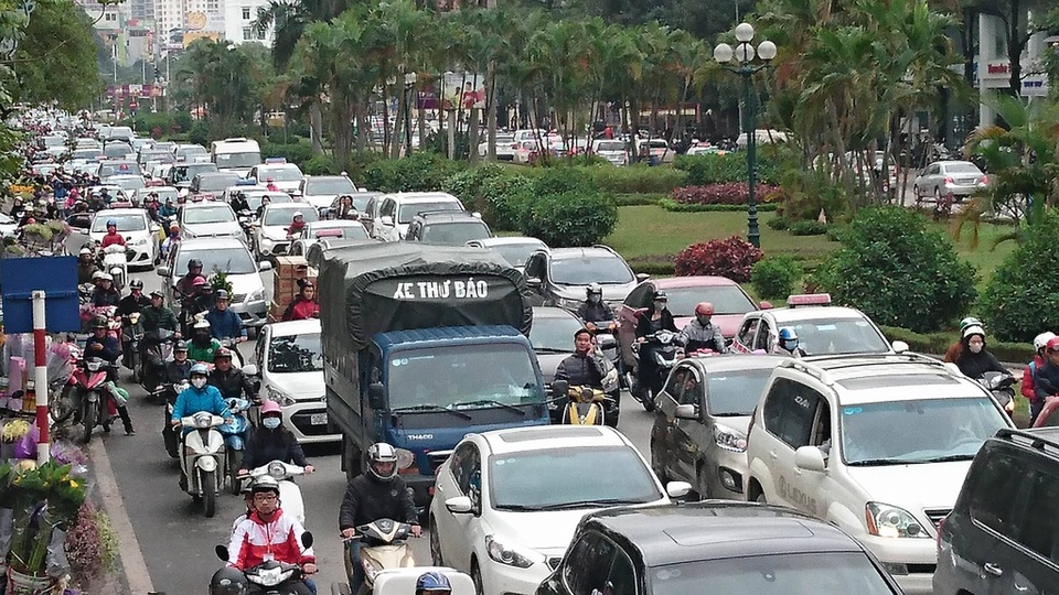 Hà Nội: Đường Nguyễn Chí Thanh bất ngờ ùn tắc kéo dài - 5 Hà Nội: Đường Nguyễn Chí Thanh bất ngờ ùn tắc kéo dài - 5