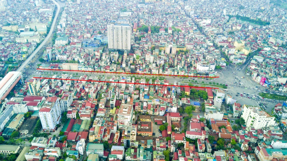 
Thời điểm đó, tuyến đường này được mệnh danh là con đường đắt nhất Việt Nam, thậm chí đắt nhất hành tinh.
