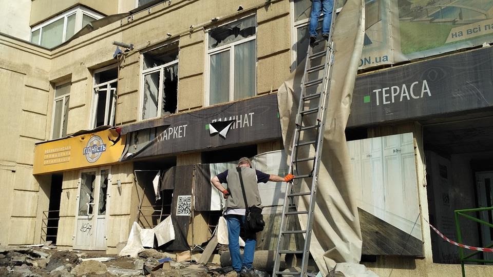 
Việc sửa chữa đang được tiến hành (Ảnh: Facebook)
