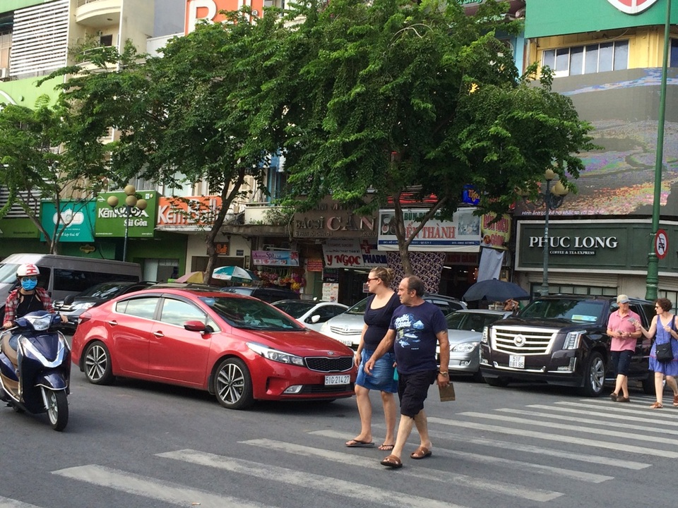 TPHCM chính thức thu phí lòng đường, vỉa hè? - 1 Đường Phan Bội Châu (bên cạnh chợ Bến Thành) cho phép giữ xe dưới lòng đường