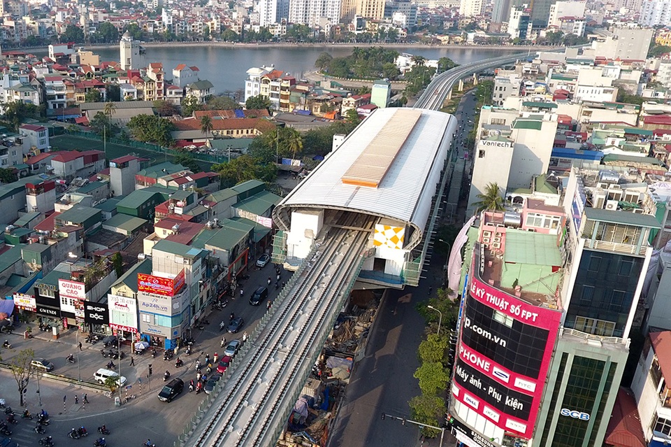 Trải nghiệm Hà Nội từ trên cao đường sắt Cát Linh - Hà Đông - 5
Ga Thái Hà: Là điểm đón trả khách khá quan trọng vì nằm ngay sát ngã tư Hoàng Cầu - Thái Hà - Yên Lãng.