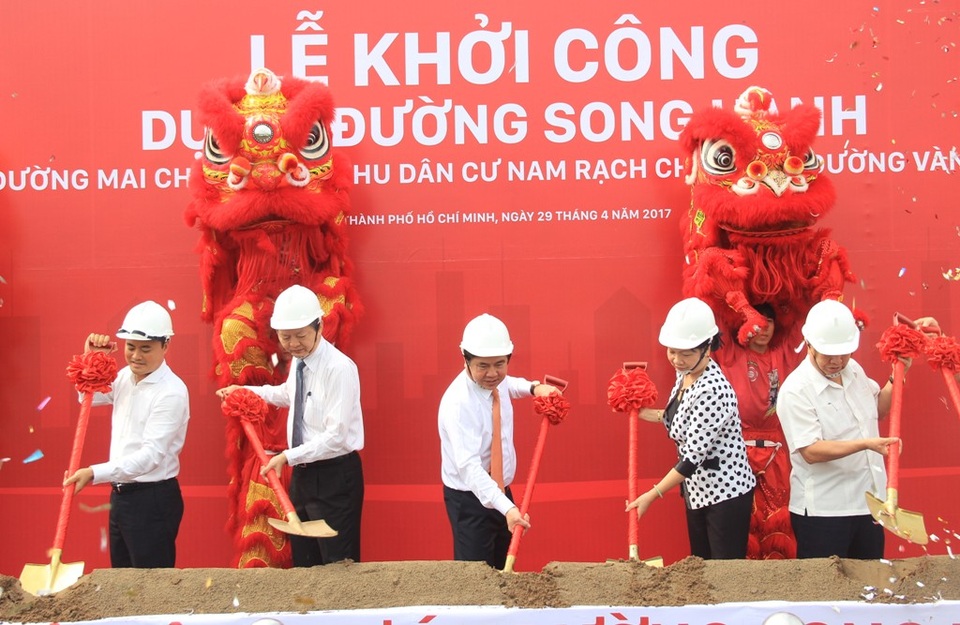 Hơn 800 tỷ đồng xây đường song hành cao tốc TPHCM – Dầu Giây - 1 Lãnh đạo TPHCM dự lễ khởi công dự án đường song hành với đường dẫn cao tốc TPHCM - Long Thành - Dầu Giây